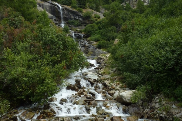 Randonnée le long des bisses dans vallée de Saas