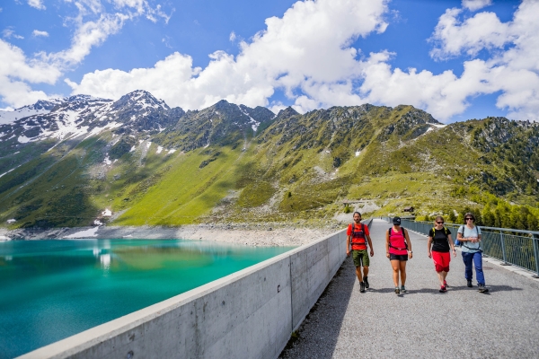 Le lac de Cleuson par l'ancien Bisse de Chervé